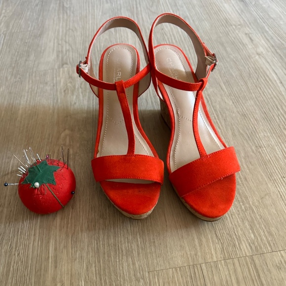 Charles David size 8 Red T Strap SPRING Sandal LIKE NEW - Picture 3 of 4